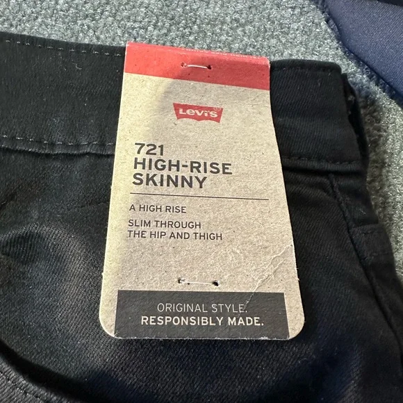 NWT women’s Levi’s black high rise skinny jeans SZ 16 short - Picture 7 of 9